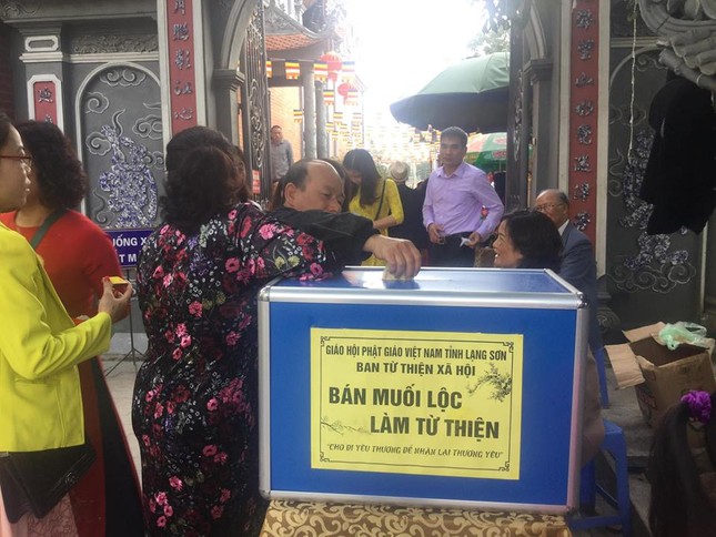 Người xứ Lạng náo nức xin lộc Chùa Thành ảnh 2