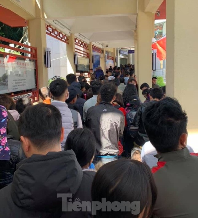 Ồ ạt người xuất cảnh sang Trung Quốc làm thuê ảnh 1
