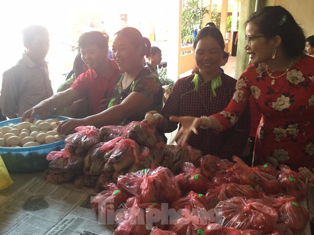 Sôi nổi 'Chợ nhân đạo' ở Lạng Sơn ảnh 1