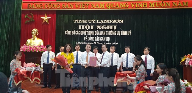 Công bố luân chuyển, bổ nhiệm nhiều vị trí lãnh đạo tỉnh Lạng Sơn ảnh 1