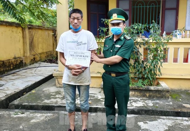 Nhóm người Trung Quốc trốn trong rừng sau khi nhập cảnh trái phép ảnh 1