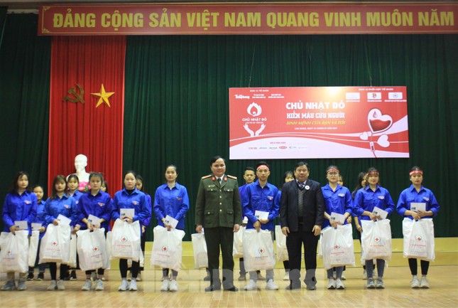 Sôi nổi chương trình Chủ nhật Đỏ ở Cao Bằng ảnh 1