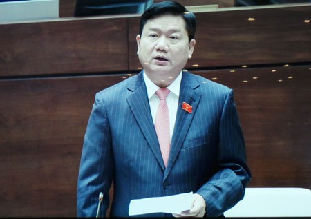 Bộ trưởng GTVT có thêm gần 30 phút để trả lời chất vấn sáng nay.