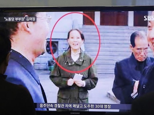 Cô Kim Yo-jong được cho là đã nắm quyền điều hành đất nước trong thời gian anh trai điều trị bệnh. Ảnh: AP Cô Kim Yo-jong được cho là đã nắm quyền điều hành đất nước trong thời gian anh trai điều trị bệnh. Ảnh: AP