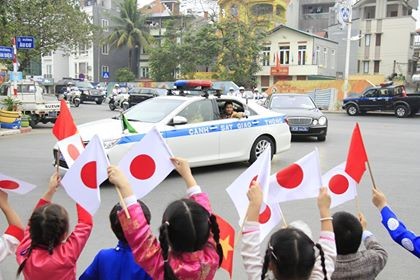 Nhà vua và Hoàng hậu Nhật Bản đã tới Hà Nội ảnh 31