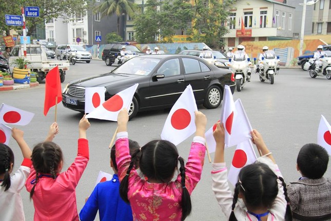 Nhà vua và Hoàng hậu Nhật Bản đã tới Hà Nội ảnh 32