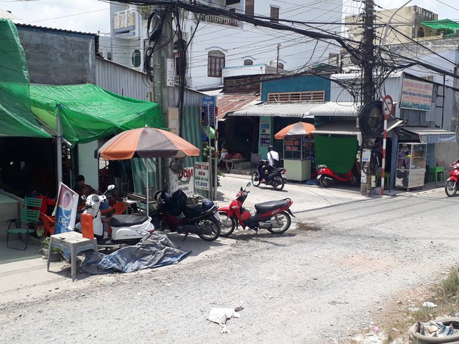 Xôn xao cô giáo mắng trò "đồ quỷ”, thầy giáo choàng vai nữ sinh ảnh 2