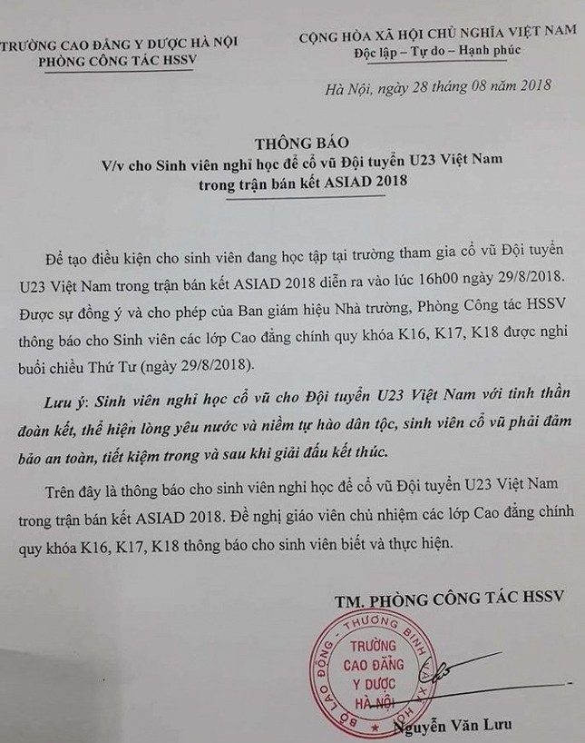 Trường ở Hà Nội cho SV nghỉ học cổ vũ Olympic Việt Nam đá bán kết ảnh 1