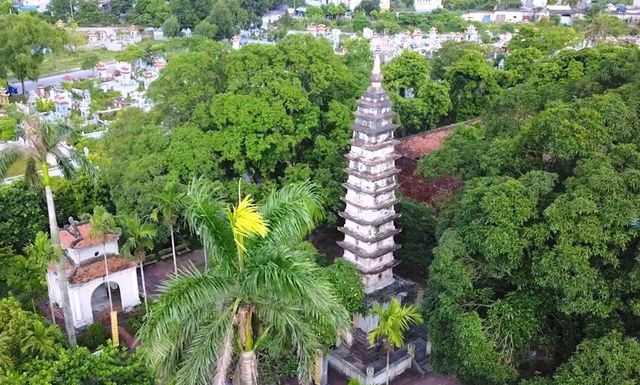 Tháp Phổ Minh do vua nào xây dựng?