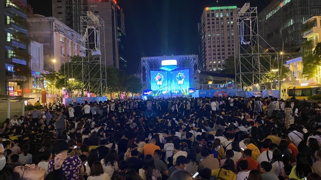 Pháo hoa rực sáng đón năm mới 2020 ảnh 19