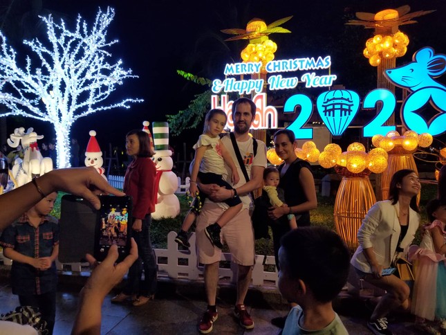 Pháo hoa rực sáng đón năm mới 2020 ảnh 34