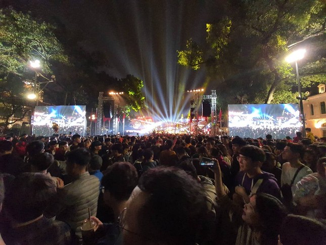 Pháo hoa rực sáng đón năm mới 2020 ảnh 21