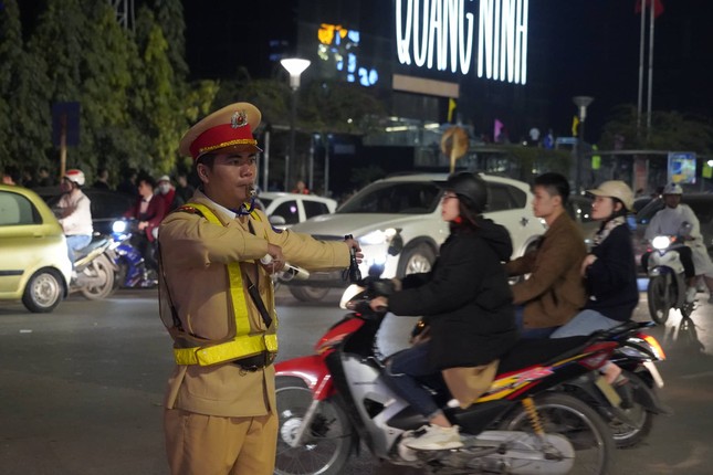 Pháo hoa rực sáng đón năm mới 2020 ảnh 47