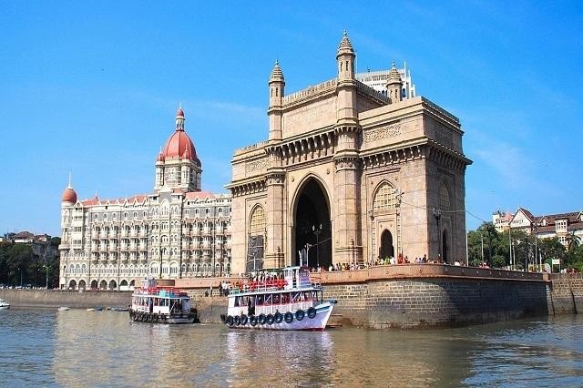 Khải hoàn môn ở Mumbai còn có tên là gì?