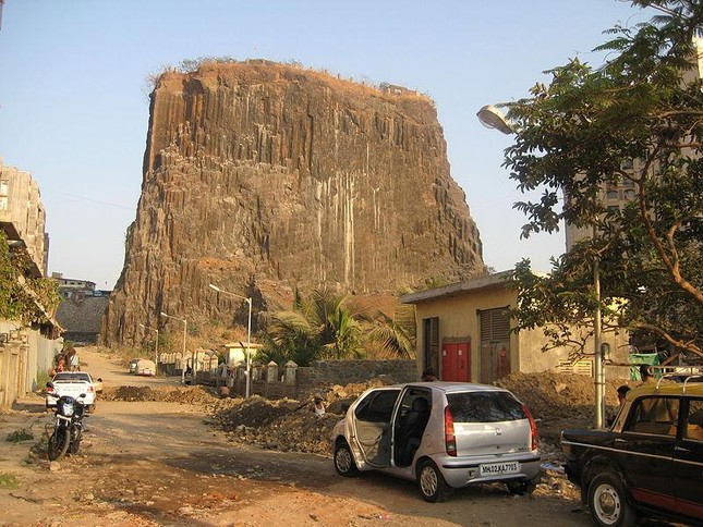 Ngọn đồi nổi tiếng Gilbert Hill ở Mumbai có niên đại thế nào?