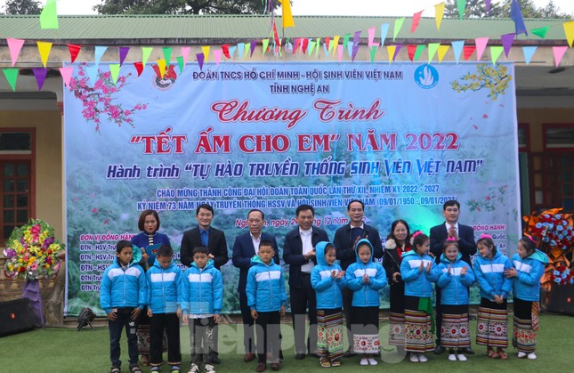 Tỉnh Đoàn Nghệ An mang Tết ấm đến đồng bào vùng cao ảnh 5