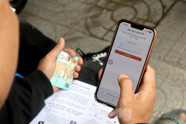 Tuổi trẻ Công an Nghệ An tăng cường hỗ trợ người dân làm hộ chiếu online ảnh 5