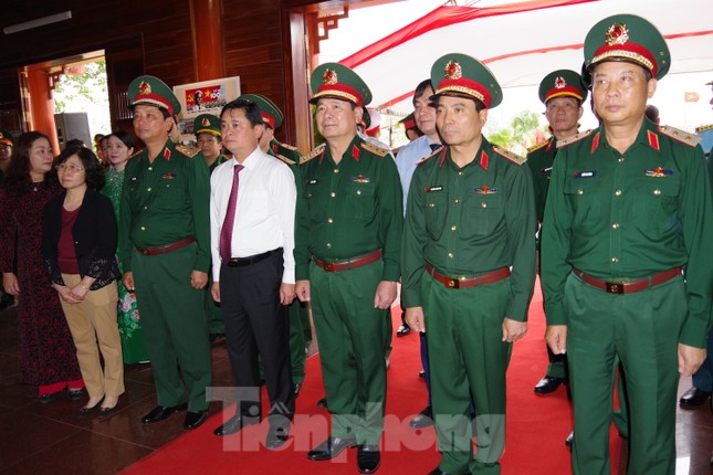 Quân ủy Trung ương, Bộ Quốc phòng dâng hương tưởng niệm 110 năm ngày sinh Đại tướng Chu Huy Mân ảnh 1