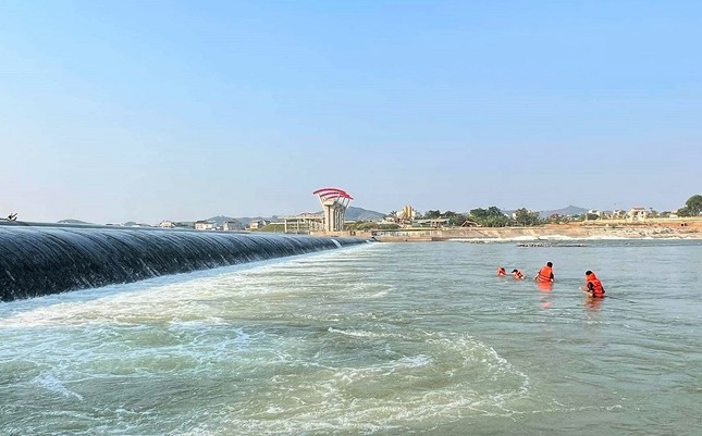 Hai anh em đuối nước khi tắm sông ở Nghệ An ảnh 2