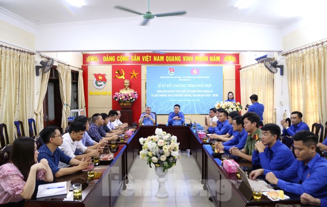 Tỉnh Đoàn, Sở thông tin và truyền thông Nghệ An phối hợp thúc đẩy chuyển đổi số ảnh 1