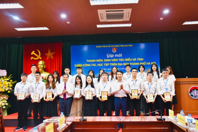 Gặp mặt 150 thanh niên, sinh viên tiêu biểu Hà Tĩnh đang công tác, học tập trên địa bàn TP Hà Nội ảnh 6