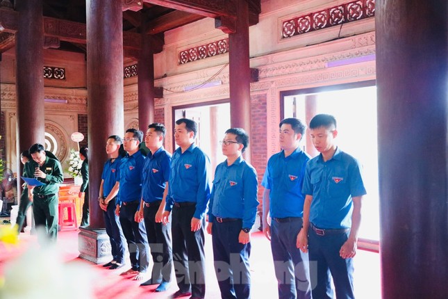 Bí thư T.Ư Đoàn dâng hoa, dâng hương tại khu Di tích lịch sử Quốc gia Truông Bồn ảnh 1