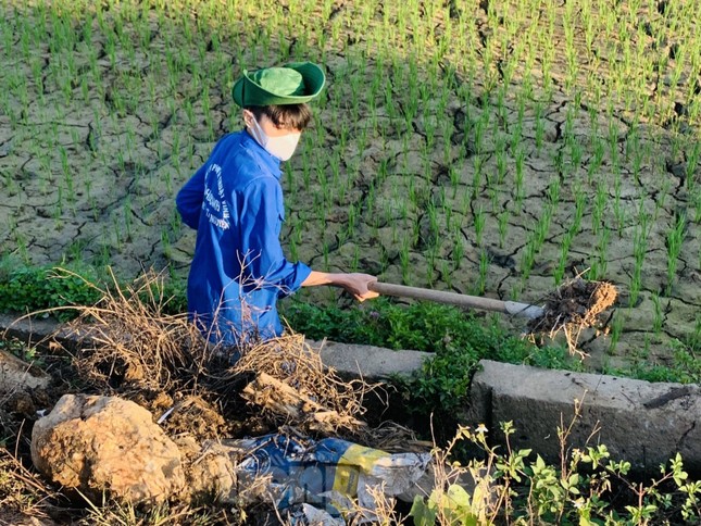 Hai chiến sĩ tình nguyện Mùa hè xanh được kết nạp Đảng ảnh 4