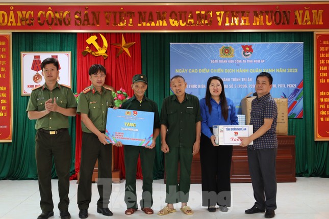 Hơn 8.000 đoàn viên, thanh niên Nghệ An ra quân cao điểm Chiến dịch Hành quân xanh ảnh 3