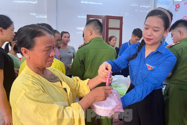 Hơn 8.000 đoàn viên, thanh niên Nghệ An ra quân cao điểm Chiến dịch Hành quân xanh ảnh 11
