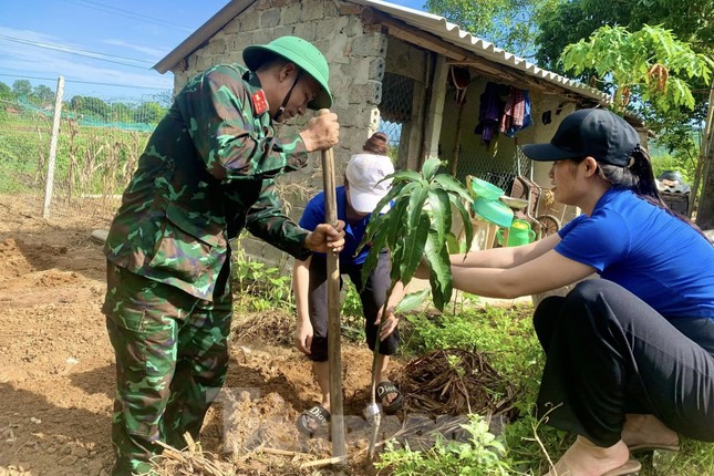 Hơn 8.000 đoàn viên, thanh niên Nghệ An ra quân cao điểm Chiến dịch Hành quân xanh ảnh 12