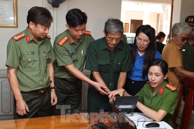 Hơn 8.000 đoàn viên, thanh niên Nghệ An ra quân cao điểm Chiến dịch Hành quân xanh ảnh 4