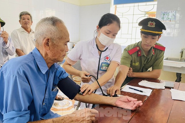 Hơn 8.000 đoàn viên, thanh niên Nghệ An ra quân cao điểm Chiến dịch Hành quân xanh ảnh 9