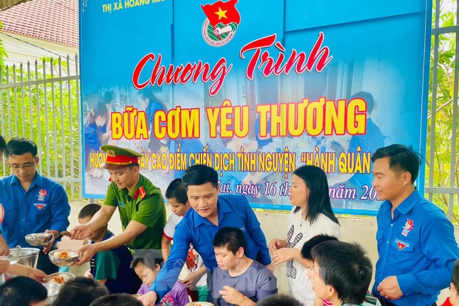 Hơn 8.000 đoàn viên, thanh niên Nghệ An ra quân cao điểm Chiến dịch Hành quân xanh ảnh 10