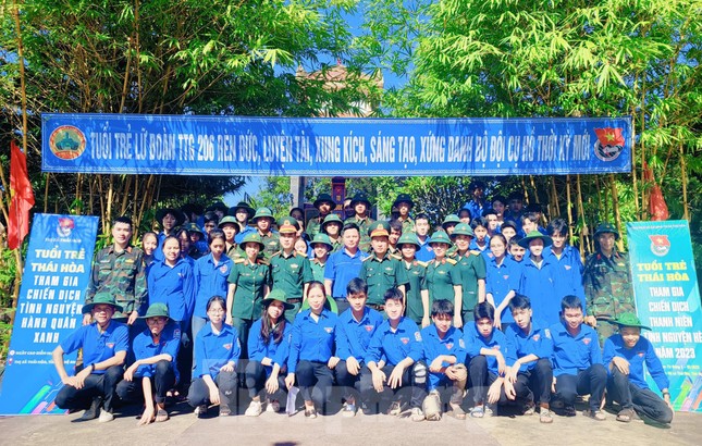 Hơn 8.000 đoàn viên, thanh niên Nghệ An ra quân cao điểm Chiến dịch Hành quân xanh ảnh 1
