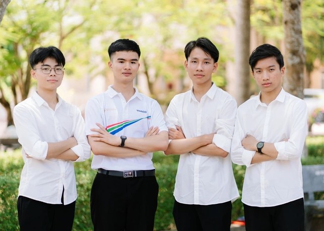 Thủ khoa khối A00 tỉnh Nghệ An là con nhà nông, không có điều kiện đi học thêm ảnh 2