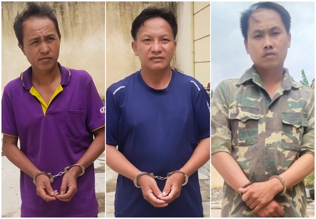 Băng rừng bắt 3 đối tượng truy nã lẩn trốn ở nước ngoài ảnh 1