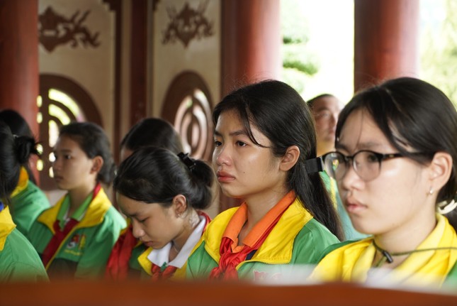 Chuỗi hoạt động ý nghĩa của đoàn đại biểu hành trình Em yêu Tổ quốc Việt Nam tại Nghệ An ảnh 7