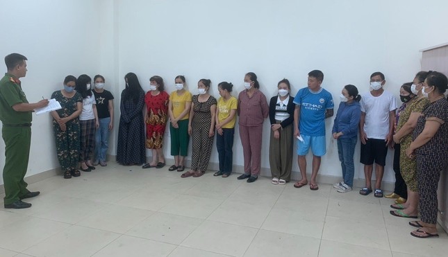 Bắt 17 đối tượng trong đường dây số đề quy mô lớn ảnh 1