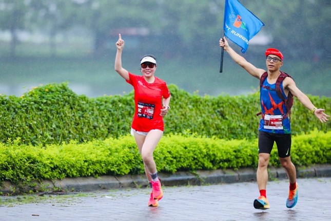 4.000 vận động viên tham gia giải chạy marathon 'Về miền Ví Giặm' ảnh 2