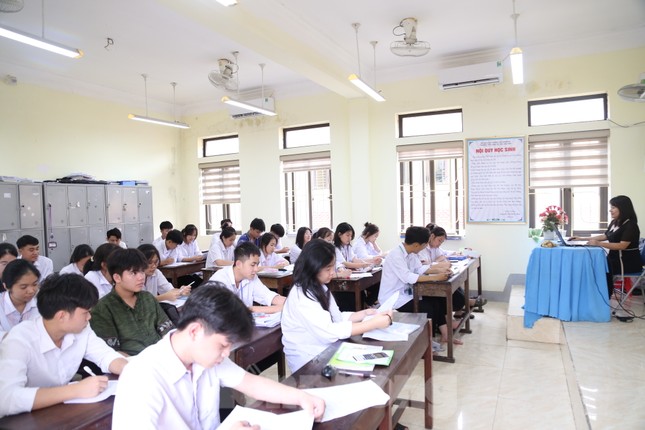 Nghệ An: Loay hoay giải bài toán thiếu 6.500 giáo viên ảnh 1