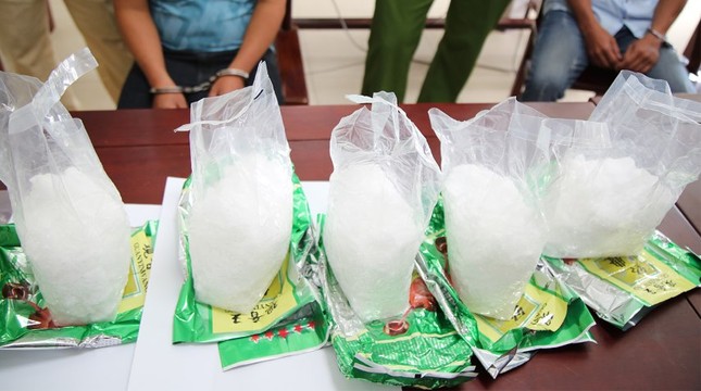 Lật tẩy thủ đoạn giấu ma túy trong vali gửi xe khách ảnh 2