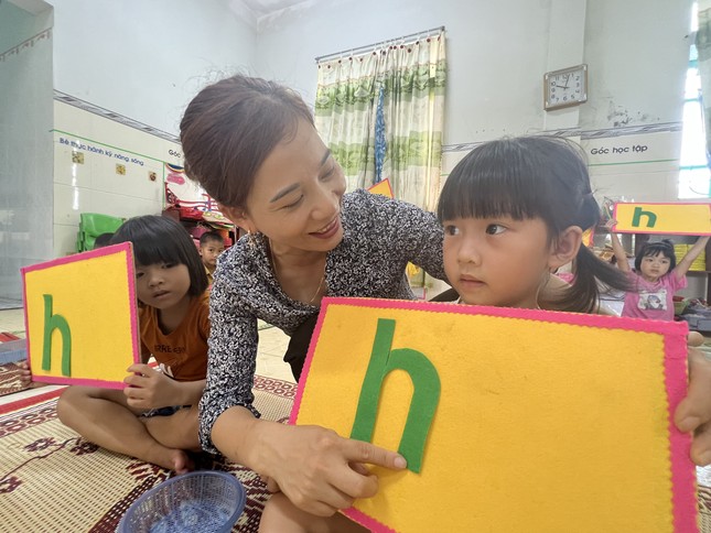 Hơn 2.300 giáo viên hợp đồng ở Nghệ An được vào biên chế ảnh 2