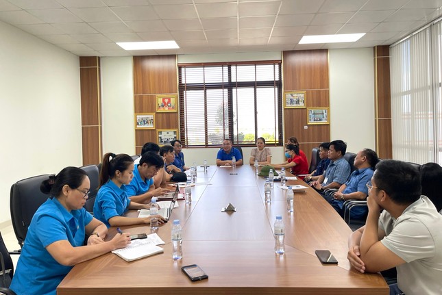 Hàng nghìn lao động đến công ty như đi làm rồi... về ảnh 2