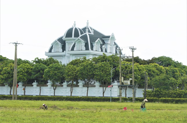 'Biệt phủ' của cụ bà 80 tuổi nơi tổ chức bữa tiệc vinh quy bái tổ của con trai ảnh 3