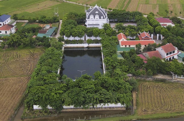 Biệt phủ tổ chức tiệc vinh quy bái tổ cho Thiếu tướng Phạm Bá Hiền từng bị 'sờ gáy' ảnh 1