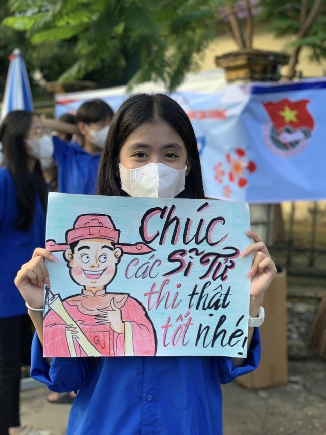 Những bóng hồng tình nguyện mùa thi 2023 ảnh 16