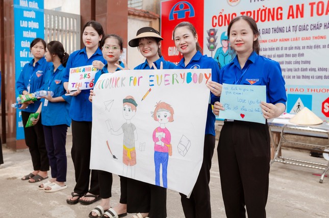 Những bóng hồng tình nguyện mùa thi 2023 ảnh 12