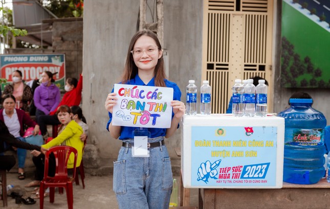 Những bóng hồng tình nguyện mùa thi 2023 ảnh 14