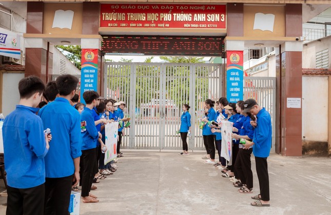 Những bóng hồng tình nguyện mùa thi 2023 ảnh 3