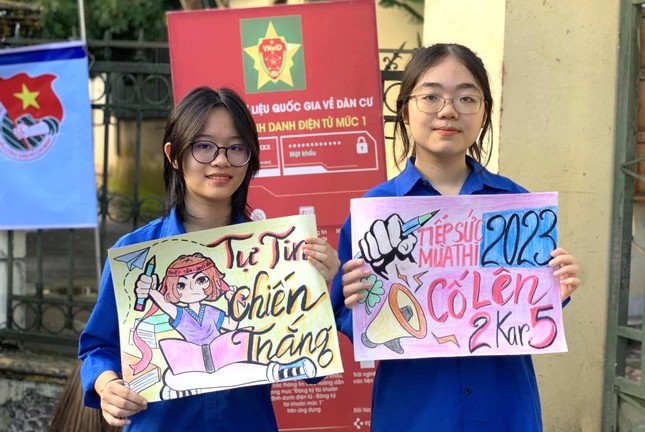 Những bóng hồng tình nguyện mùa thi 2023 ảnh 20